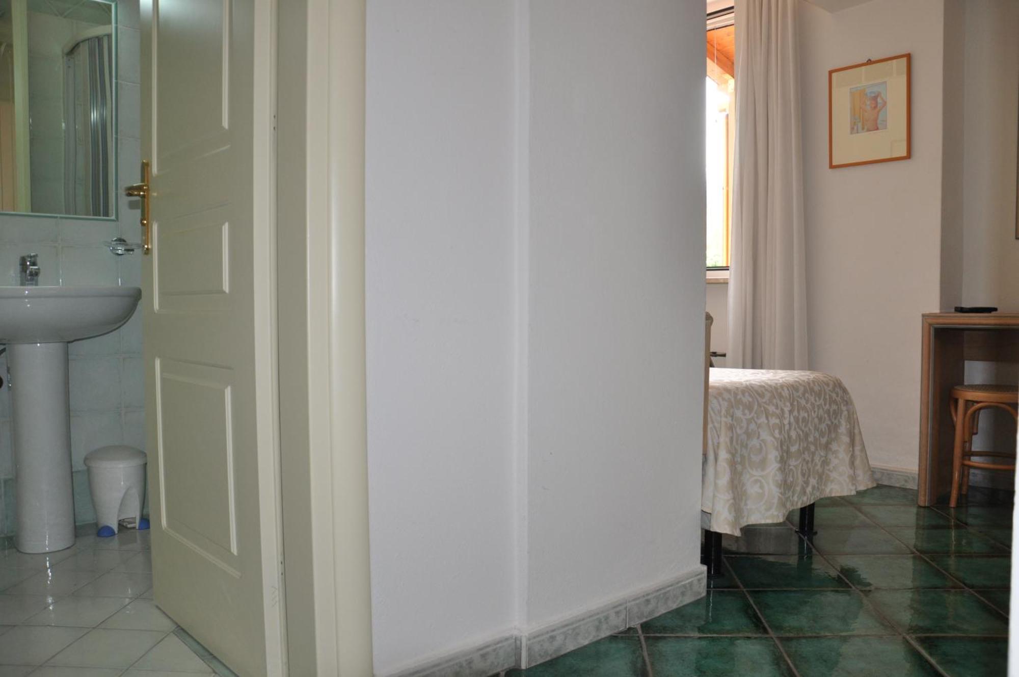 Hotel La Marticana Ischia Rum bild